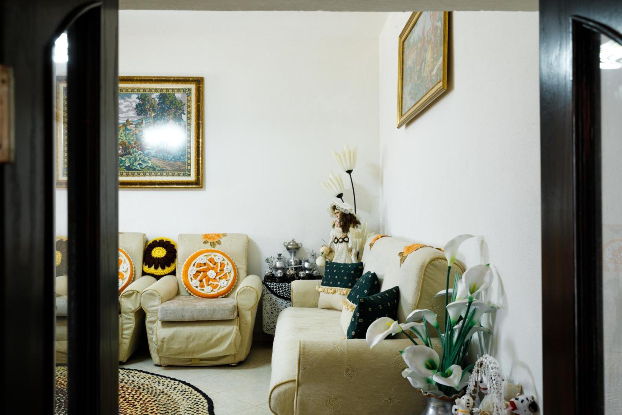Leka Guesthouse ジロカストラ エクステリア 写真
