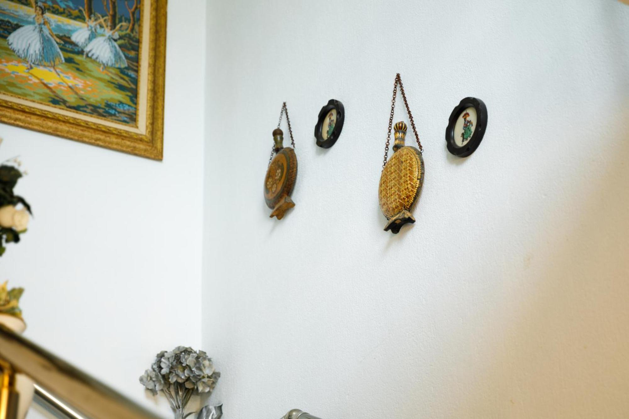 Leka Guesthouse ジロカストラ エクステリア 写真